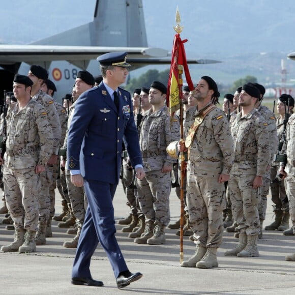 Le roi Felipe VI d'Espagne en visite à l'école de parachutisme "Mendez Parada" à Murcie le 9 février 2016.