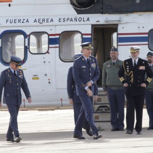 Le roi Felipe VI d'Espagne en visite à l'école de parachutisme "Mendez Parada" à Murcie le 9 février 2016.