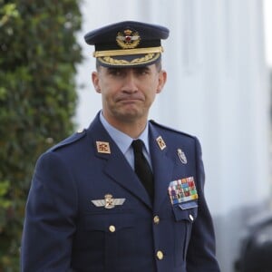 Le roi Felipe VI d'Espagne en visite à l'école de parachutisme "Mendez Parada" à Murcie le 9 février 2016.