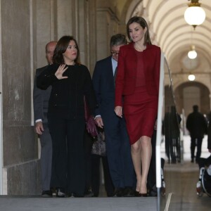 La reine Letizia d'Espagne en visite au palais royal de Madrid pour constater les améliorations architecturales en faveur de l'accessibilité pour les personnes handicapées le 10 février 2016