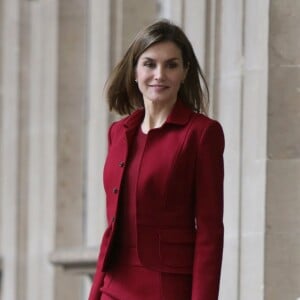 La reine Letizia d'Espagne en visite au palais royal de Madrid pour constater les améliorations architecturales en faveur de l'accessibilité pour les personnes handicapées le 10 février 2016