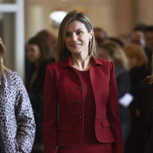 La reine Letizia d'Espagne en visite au palais royal de Madrid pour constater les améliorations architecturales en faveur de l'accessibilité pour les personnes handicapées le 10 février 2016