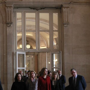 La reine Letizia d'Espagne en visite au palais royal de Madrid pour constater les améliorations architecturales en faveur de l'accessibilité pour les personnes handicapées le 10 février 2016