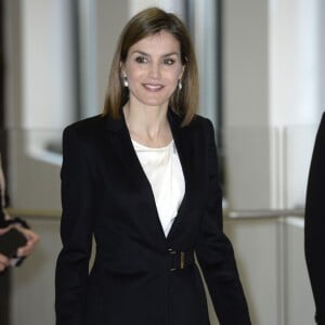 La reine Letizia d'Espagne au Ve Forum contre le cancer à l'AECC à Madrid le 3 février 2016