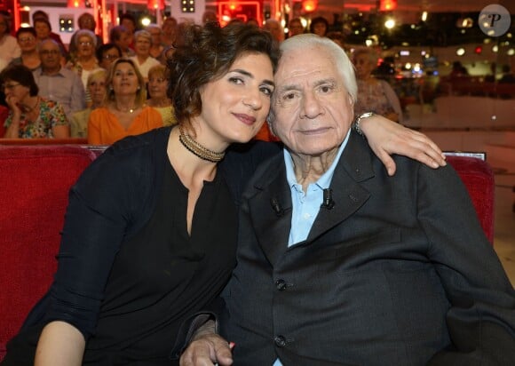 Michel Galabru et sa fille Emmanuelle - Enregistrement de l'émission "Vivement Dimanche" à Paris le 15 avril 2015. L'émission sera diffusée le 19 Avril 2015.
