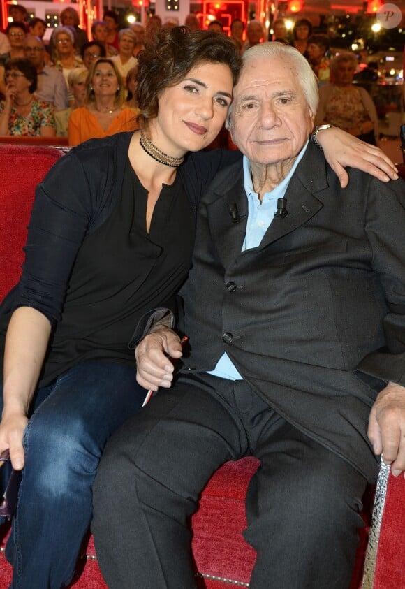 Michel Galabru et sa fille Emmanuelle - Enregistrement de l'émission "Vivement Dimanche" à Paris le 15 avril 2015. L'émission sera diffusée le 19 Avril 2015.