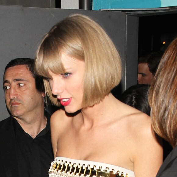 Taylor Swift entourée de son petit ami Calvin Harris et ses copines Camila Cabello et Lorde quittent le Hyde Sunset après l'afterparty des Grammy's à West Hollywood, Los Angeles, le 15 février 2016