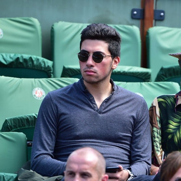 Cristina Cordula et son fils Enzo - People dans les tribunes des Internationaux de France de tennis de Roland Garros le 3 juin 2015.