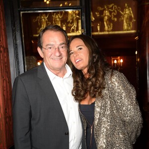 Jean-Pierre Pernaut et sa femme Nathalie Marquay - Soirée pour la pièce de théâtre "Piège à Matignon" au Théâtre des Variétés à Paris. Le 7 mars 2015.