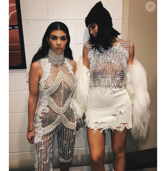 Photo de Kourtney Kardashian et Kylie Jenner publiée le 11 février 2016.