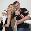 Jean-Marie Bigard - Son épouse Lola Marois et leurs enfants Bella et Jules (bientôt 3 ans). Emission Vivement Dimanche consacrée à Jean-Marie Bigard, au Studio Gabriel à Paris le 7 octobre 2015.