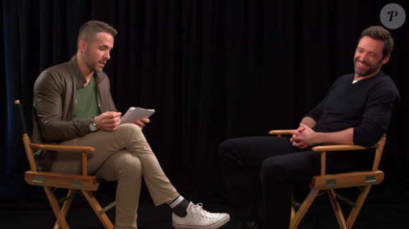Ryan Reynolds interviewe Hugh Jackman pour la promotion du film Eddie The Eagle. (capture d'écran)