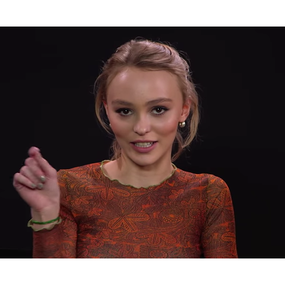 Lily-Rose Depp confie un "truc bizarre" que ses parents ont fait la concernant, lorsqu'elle était enfant. (capture d'écran)
