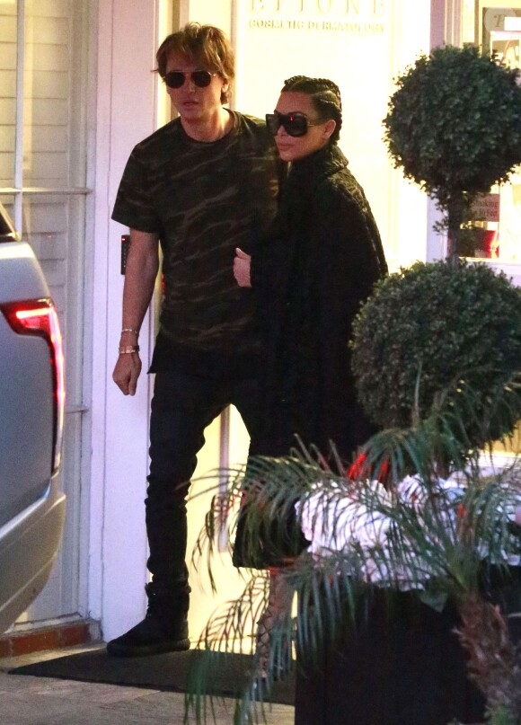 Jonathan Cheban et Kim Kardashian quittent le centre de dermatologie et laser Epione à Beverly Hills, le 18 février 2016.