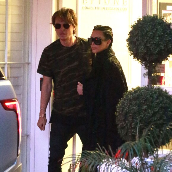 Jonathan Cheban et Kim Kardashian quittent le centre de dermatologie et laser Epione à Beverly Hills, le 18 février 2016.