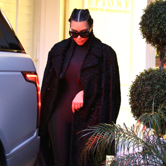 Kim Kardashian quitte le centre de dermatologie et laser Epione à Beverly Hills, le 18 février 2016.