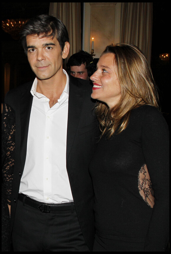 Xavier de Moulins et sa femme Anaïs, à Paris, le 19 mars 2012.
