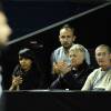 Shy'm avec les parents de Benoît Paire, Eliane et Philippe, dans les tribunes de l'Open 13 de Marseille lors du quart de finale de Benoît Paire le 19 février 2016, victorieux contre Stanislas Wawrinka.