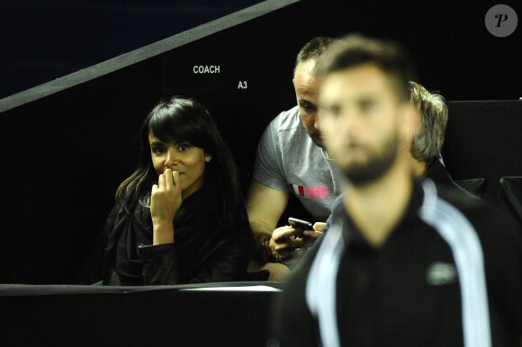 Shy'm avec la mère de Benoît Paire, Eliane, dans les tribunes de l'Open 13 de Marseille lors du quart de finale de Benoît Paire le 19 février 2016, victorieux contre Stanislas Wawrinka.