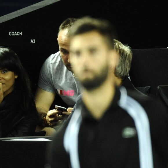 Shy'm avec la mère de Benoît Paire, Eliane, dans les tribunes de l'Open 13 de Marseille lors du quart de finale de Benoît Paire le 19 février 2016, victorieux contre Stanislas Wawrinka.