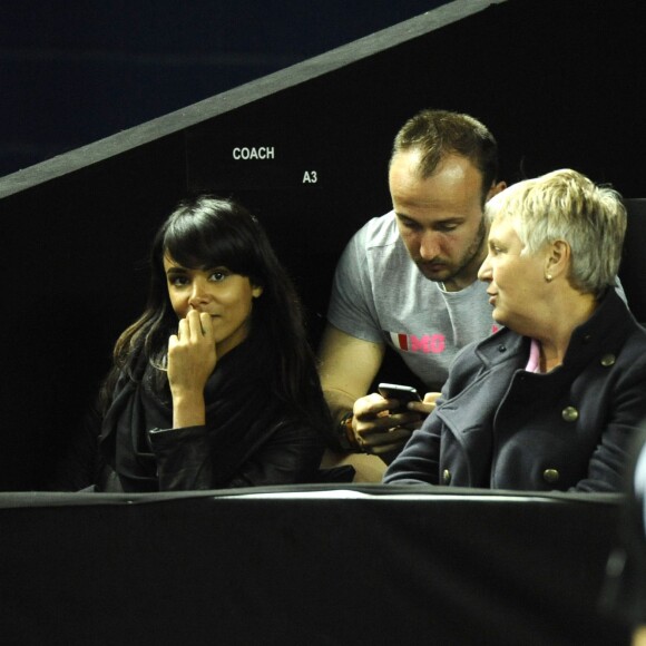 Shy'm avec la mère de Benoît Paire, Eliane, dans les tribunes de l'Open 13 de Marseille lors du quart de finale de Benoît Paire le 19 février 2016, victorieux contre Stanislas Wawrinka.