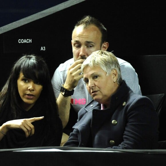 Shy'm avec la mère de Benoît Paire, Eliane, dans les tribunes de l'Open 13 de Marseille lors du quart de finale de Benoît Paire le 19 février 2016, victorieux contre Stanislas Wawrinka.