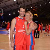 Elodie Gossuin : Basketteuse au top avec son mari Bertrand et ses enfants !