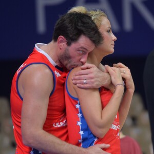 Exclusif - Elodie Gossuin et son mari Bertrand Lacherie, lors du match des célébrités (défi AG2R-La Mondiale) au profit de l'association Les Petits Princes dans le cadre de la Disneyland Paris Leaders Cup LNB, à la Disney Events Arena à Marne-la-Vallée, le 20 février 2016. © Veeren