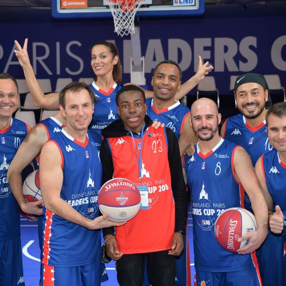 Exclusif - Claude Bergeaud (entraîneur de basket-ball), Patrice Dumont, Jean-Philippe Doux, David Vengerder, Elisa Tovati, Makan Dioumassi, Gregoire Tournon, Moundir, Cartman et Thimothy (de l'association Les Petits Princes), lors du match des célébrités (défi AG2R-La Mondiale) au profit de l'association Les Petits Princes dans le cadre de la Disneyland Paris Leaders Cup LNB, à la Disney Events Arena à Marne-la-Vallée, le 20 février 2016. © Veeren