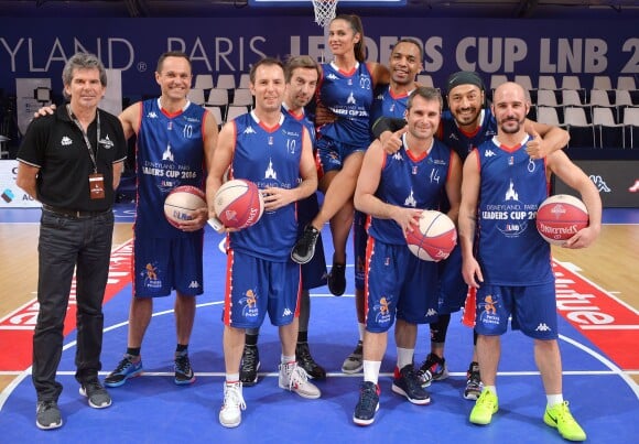 Semi-Exclusif - Claude Bergeaud (entraîneur de basket-ball), Patrice Dumont, Jean-Philippe Doux, David Vengerder, Elisa Tovati, Makan Dioumassi, Gregoire Tournon, Moundir, Cartman (Nicolas-Bonaventure Ciattoni) - Match des célébrités (défi AG2R La Mondiale) au profit de l'association "Petits Princes" dans le cadre de la Disneyland Paris Leaders Cup LNB, compétition de basket qui réunit les 8 meilleures équipes de PRO A à la Disney Events Arena, le 20 février 2016. Le groupe AG2R La Mondiale soutient l'Association des Petits Princes qui oeuvre pour réaliser les rêves des enfants et adolescents, âgés de 3 à 18 ans, gravement malades, atteints de cancer, de leucémie ou de certaines maladies génétiques nécessitant des hospitalisations fréquentes et des traitements intensifs. © Veeren/Bestimage20/02/2016 - Paris