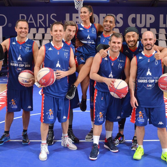 Semi-Exclusif - Claude Bergeaud (entraîneur de basket-ball), Patrice Dumont, Jean-Philippe Doux, David Vengerder, Elisa Tovati, Makan Dioumassi, Gregoire Tournon, Moundir, Cartman (Nicolas-Bonaventure Ciattoni) - Match des célébrités (défi AG2R La Mondiale) au profit de l'association "Petits Princes" dans le cadre de la Disneyland Paris Leaders Cup LNB, compétition de basket qui réunit les 8 meilleures équipes de PRO A à la Disney Events Arena, le 20 février 2016. Le groupe AG2R La Mondiale soutient l'Association des Petits Princes qui oeuvre pour réaliser les rêves des enfants et adolescents, âgés de 3 à 18 ans, gravement malades, atteints de cancer, de leucémie ou de certaines maladies génétiques nécessitant des hospitalisations fréquentes et des traitements intensifs. © Veeren/Bestimage20/02/2016 - Paris