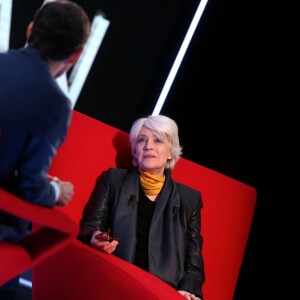 Exclusif - Françoise Hardy et Marc-Olivier Fogiel, lors de l'enregistrement de l'émission Le Divan, le 29 janvier 2016, pour une diffusion le mardi 16 février 2016 à 23h10 sur France 3.