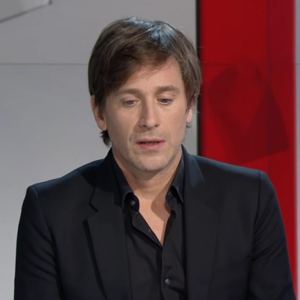 Thomas Dutronc fait des confidences sur l'état de santé de sa mère, Françoise Hardy. Radio Télévision Suisse. Février 2016.