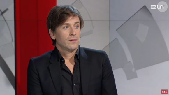 Thomas Dutronc fait des confidences sur l'état de santé de sa mère, Françoise Hardy. Radio Télévision Suisse. Février 2016.