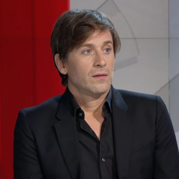 Thomas Dutronc fait des confidences sur l'état de santé de sa mère, Françoise Hardy. Radio Télévision Suisse. Février 2016.