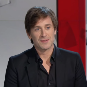 Thomas Dutronc fait des confidences sur l'état de santé de sa mère, Françoise Hardy. Radio Télévision Suisse. Février 2016.