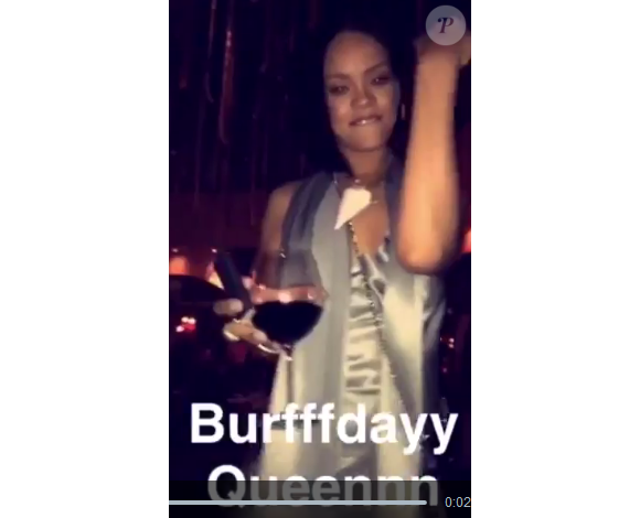 Rihanna est parfaitement remise de sa bronchite. Juste à temps pour fêter son 28e anniversaire. Image extraite d'une vidéo publiée sur Snapchat, le 21 février 2016.