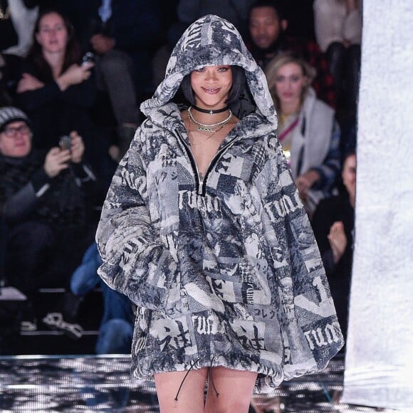 Rihanna au Défilé Fenty Puma by Rihanna (première collection prêt-à-porter de Rihanna pour la marque Puma) à New York le 12 février 2016