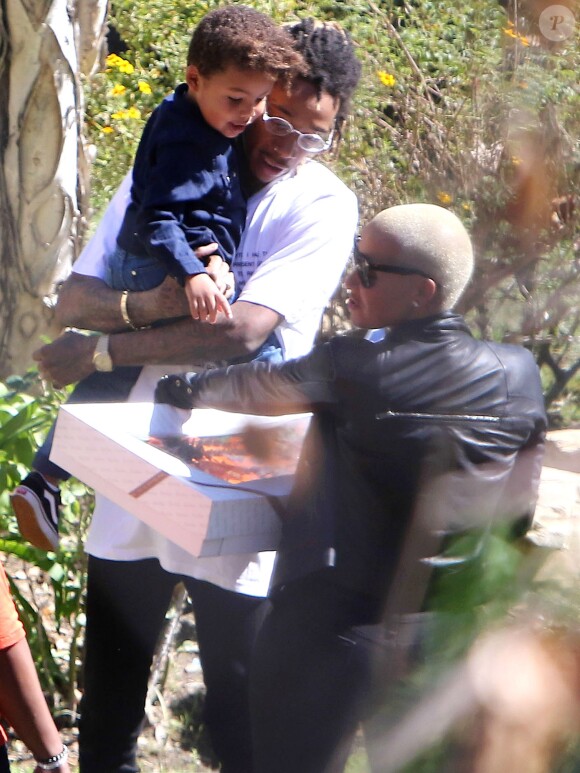 Wiz Khalifa, Amber Rose et leur fils Sebastian à Los Angeles. Le 20 février 2016.