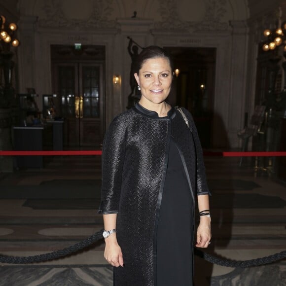 La princesse Victoria de Suède (enceinte) lors de la remise de bourses d'études de la Fondation Micael Bindefeld en mémoire de l'Holocauste le 27 janvier 2016 à Stockholm