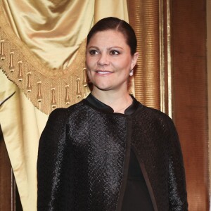 La princesse Victoria de Suède (enceinte) lors de la remise de bourses d'études de la Fondation Micael Bindefeld en mémoire de l'Holocauste le 27 janvier 2016 à Stockholm