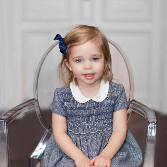 Photo officielle de la princesse Leonore de Suède, qui fête ses 2 ans le 20 février 2016.