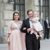 La princesse Madeleine de Suède, enceinte, son mari Christopher (Chris) O'Neill et leur fille la princesse Leonore de Suède au mariage du prince Carl Philip de Suède et Sofia Hellqvist à la chapelle du palais royal à Stockholm. Le 13 juin 2015