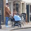 Howard Donald accompagné de sa femme Katit Halil et de leur fils Bowie Taylan Donald va déjeuner dans un restaurant de l'ouest de Londres, le 22 février 2016.