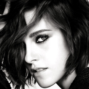 L'actrice Kristen Stewart photographiée par Mario Testino pour la campagne #EyeCanBe de Chanel.