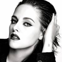 Kristen Stewart : L'égérie beauté Chanel s'essaie au français