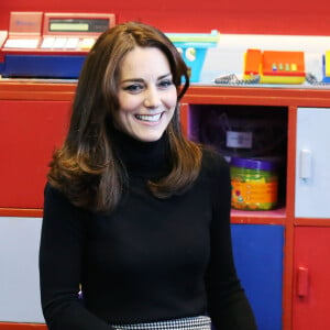 Kate Middleton, comtesse de Strathearn en Ecosse, visitait le 24 février 2016 l'école primaire Ste Catherine à Edimbourg en tant que marraine de l'association Place2Be.