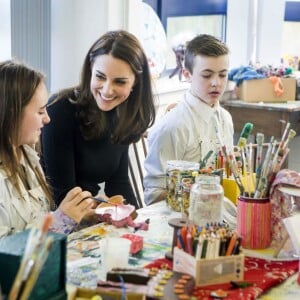 Kate Middleton, comtesse de Strathearn en Ecosse, visitait le 24 février 2016 l'école primaire Ste Catherine à Edimbourg en tant que marraine de l'association Place2Be.