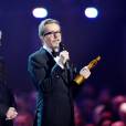 Annie Lennox et Gary Oldman, venu récupérer le prix de l'icône britannique attribué à David Bowie remis à titre posthume - Cérémonie des BRIT Awards 2016 à l'O2 Arena à Londres, le 24 février 2016.  24 February 2016. BRIT Awards 2016 ceremony at O2 Arena in London24/02/2016 - Londres