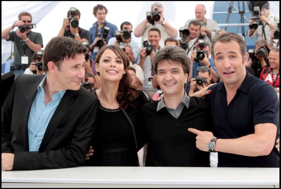 Michel Hazanavicius, Bérénice Bejo, Thomas Langmann et Jean Dujardin lors du photocall du film The Artist au Festival de Cannes 2011